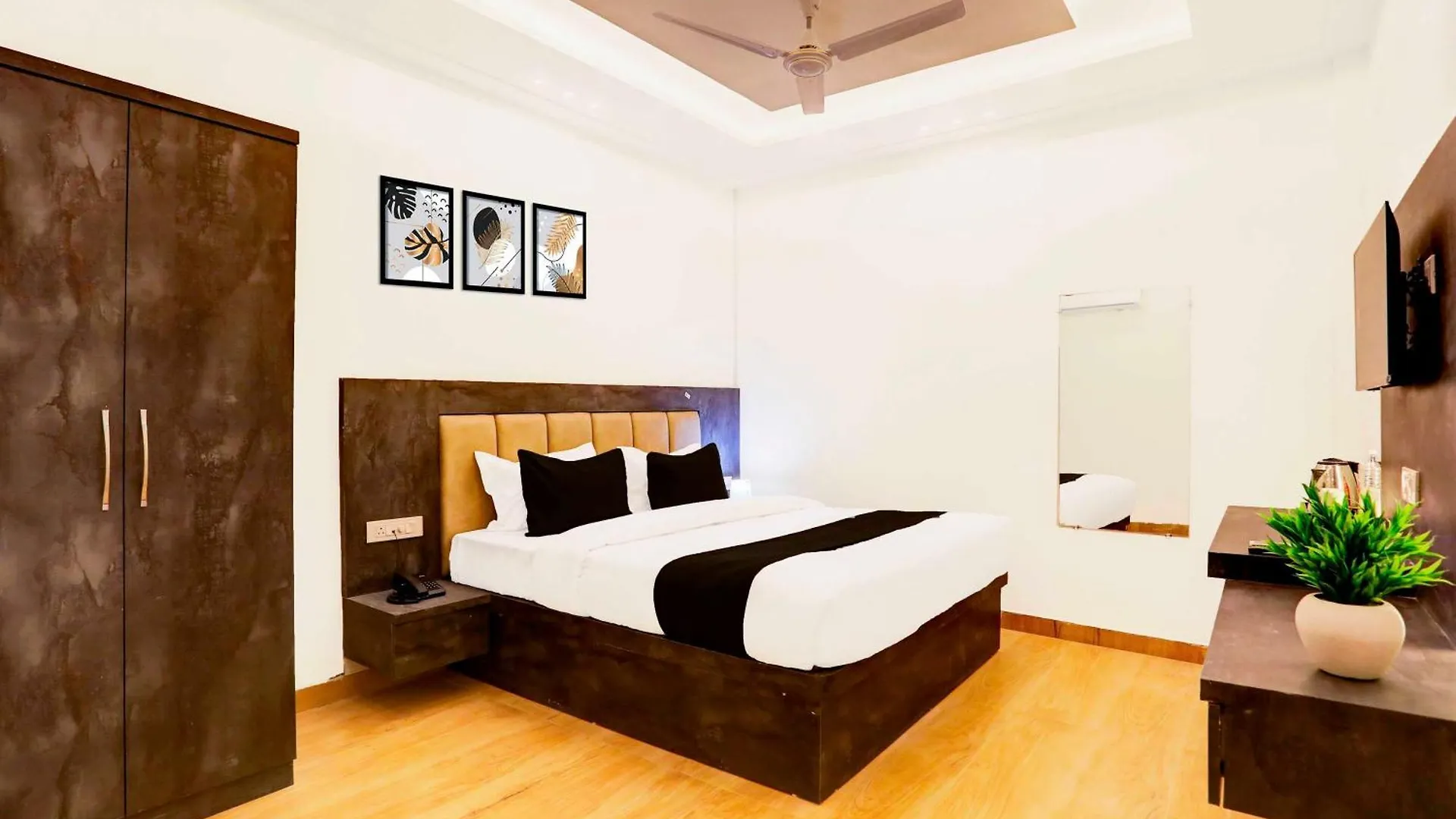 ホテル Super Townhouse Pahadiya バラナシ